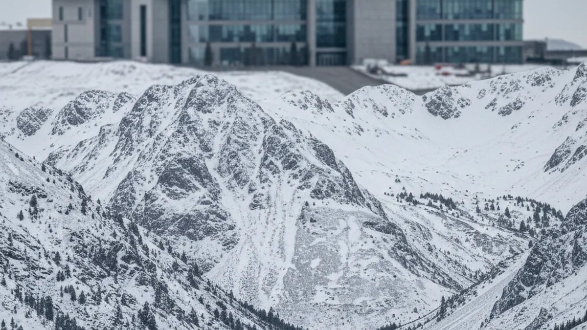 Vista de una montaña nevada en el Pirineo contrastando con un edificio moderno que simboliza la gestión política centralizada.