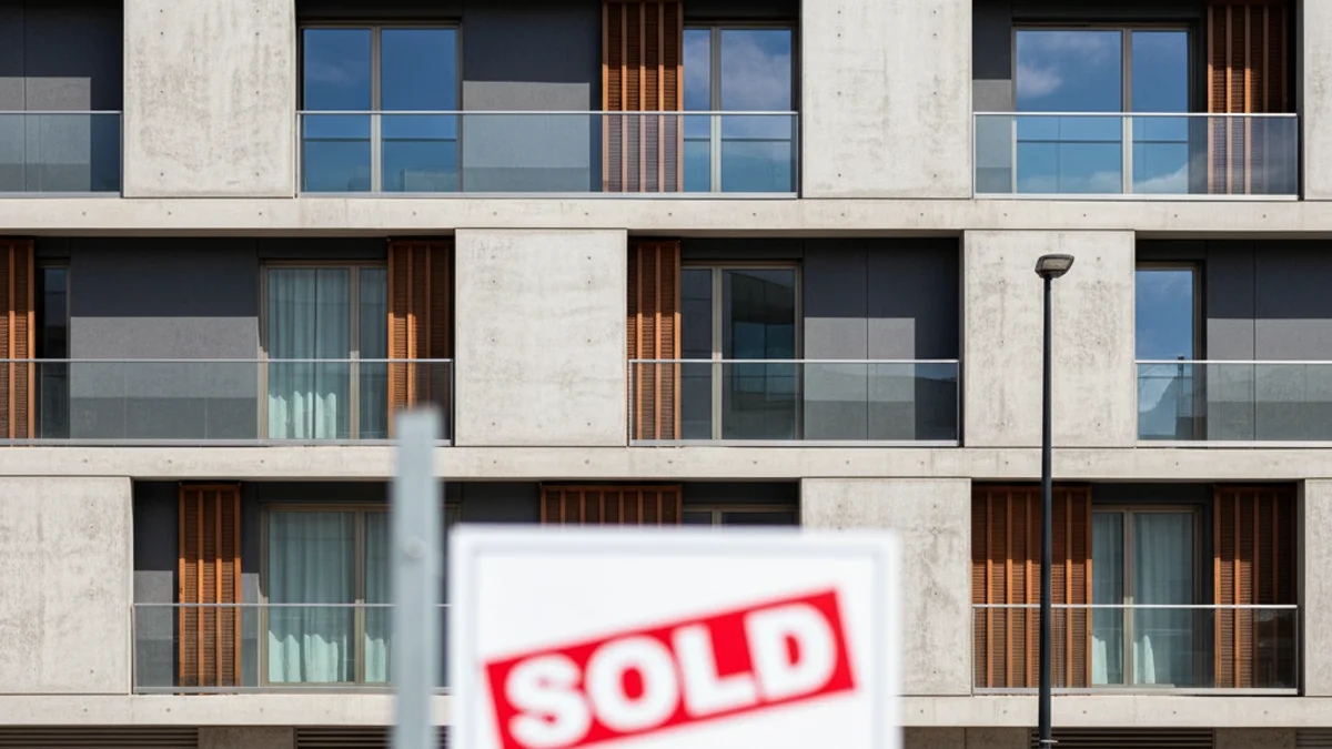 Imagen genérica de un bloque de pisos modernos que representa el mercado inmobiliario.