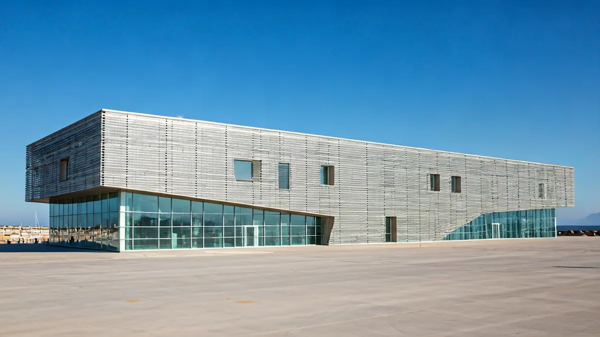 Imagen de un moderno centro de investigación en un puerto, con grandes ventanas y equipamiento científico avanzado.