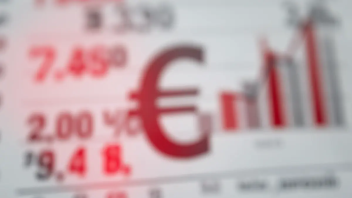Representación abstracta de deuda económica con cifras y gráficos difuminados.