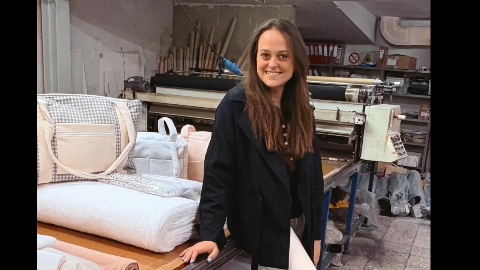 Una madre de Calella lleva los accesorios para bebé y el textil catalán del Maresme a Londres
