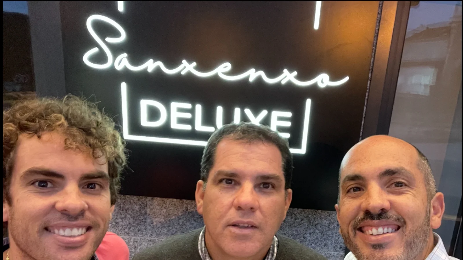 Tres hermanos impulsan en Sanxenxo un modelo de apartamentos turísticos basado en la atención personalizada